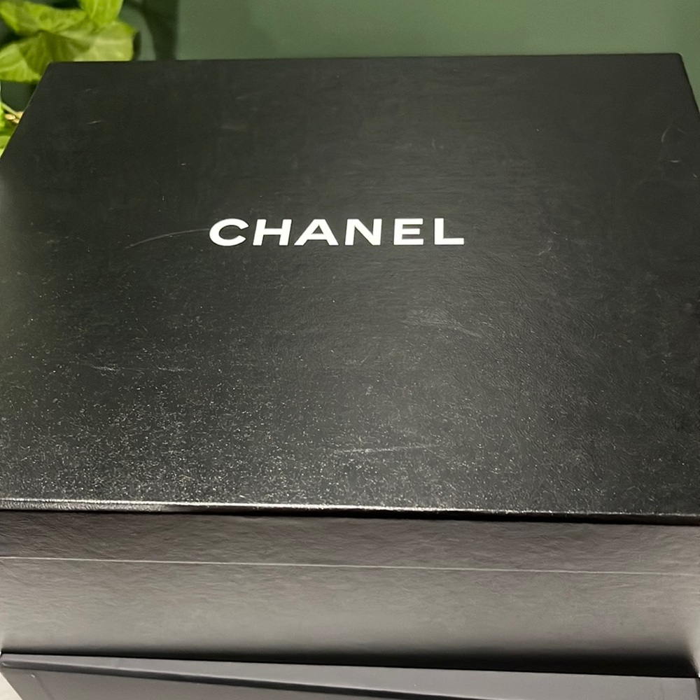 Chanel Lambskin Pastel Yellow Crossbody - Picture 9 of 10